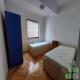Banesë për Qira në Centar, Komuna e Qendrës, Shkup — Jepet me qira apartament 3-dhomësh pas sallës universale — fotografi 4