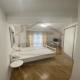 Banesë për Qira në VODNO, Komuna e Qendrës, Shkup — APARTAMENT I SHKËLQYER KATËR DHOMËSH NË VENDNDODHJE ATRAKTIVE NË QENDËR — fotografi 6