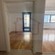 Banesë për Qira në POZADI UNIVERZALNA SALA, Komuna e Qendrës, Shkup — APARTAMENT TRE-DHOMËSH I ZBRAZËT PËR BANIM/VEPRIMTARI BIZNESI NË QENDËR — fotografi 2