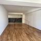 Banesë për Qira në POZADI UNIVERZALNA SALA, Komuna e Qendrës, Shkup — APARTAMENT DY-DHOMËSH I ZBRAZËT PËR QËLLIME BANIMI/BIZNESI NË QENDËR — fotografi 2