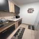 Banesë për Qira në Karposhi, Shkup — Jepet me qira apartament tre-dhomësh në Hrom — fotografi 2