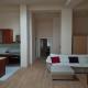 Banesë për Qira në Komuna e Qendrës, Shkup — Jepet me qira apartament pas sallës universale me garazh — fotografi 8