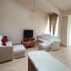 Banesë për Qira në Komuna e Qendrës, Shkup — Jepet me qira apartament pas sallës universale me garazh — fotografi 10